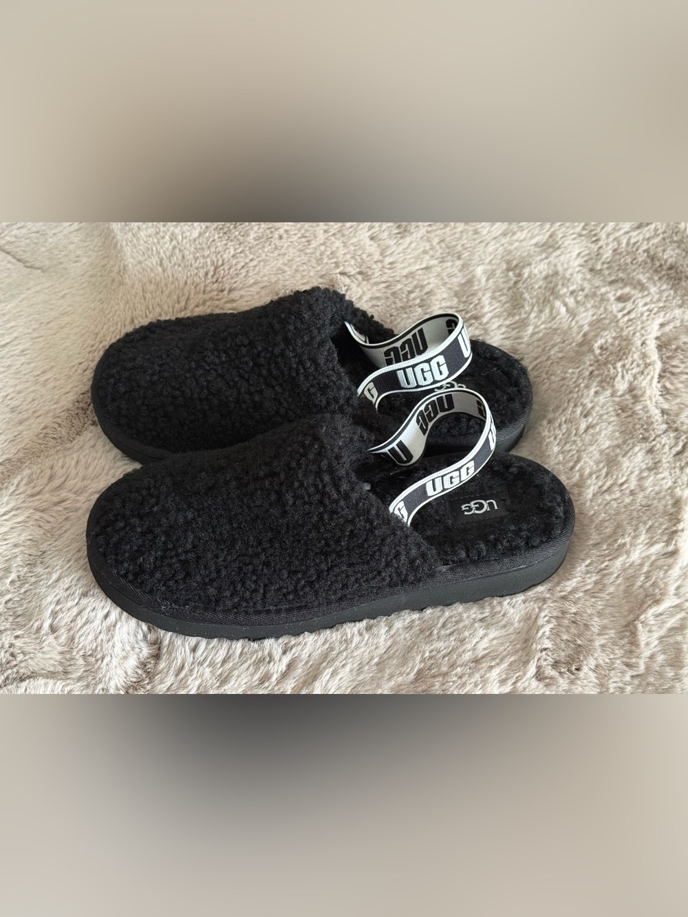 UGG Girls Fluff Yeah Black Clog Slingback Slipper Sandals - Size 4